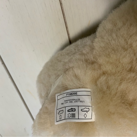 Authentic UGG Bailey short zip boots size 7 - Picture 12 of 13